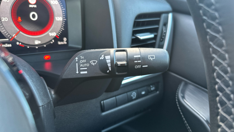 Nissan Qashqai 1.3 DiG-T MH 158 N-Connecta 5dr Xtronic Petrol Hatchback